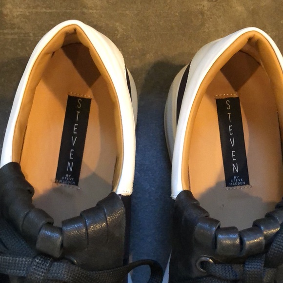 NWB Steve Madden Tassel Leather Sneakers - Picture 4 of 6